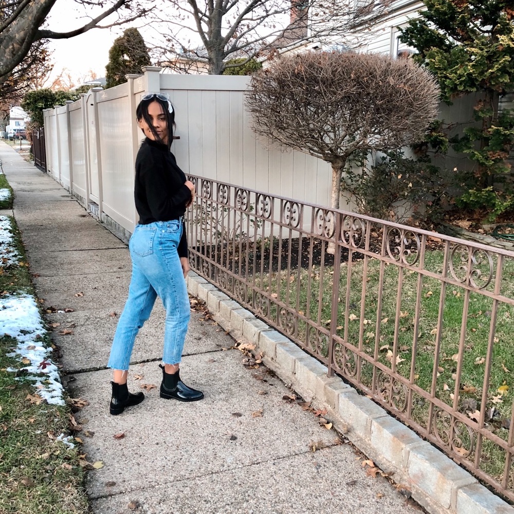 Turtleneck black top 🤍 - Picture 2 of 4